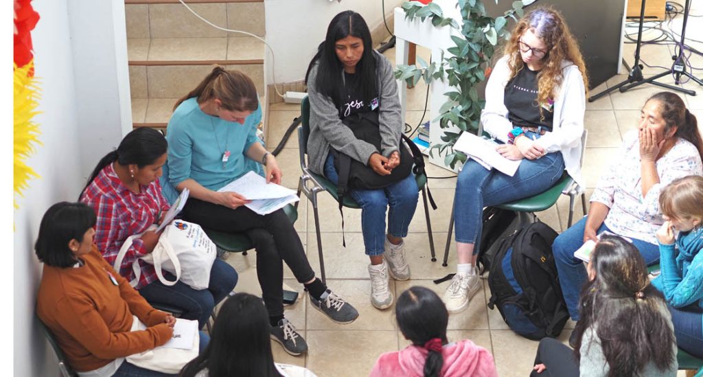 Petit groupe de femmes à la conférence